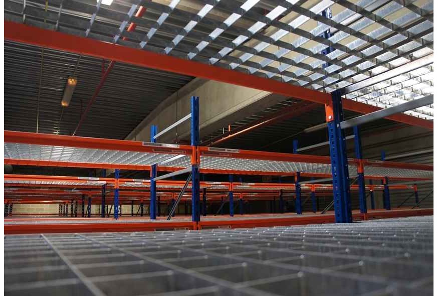 Étagères métalliques : LA solution pour votre rangement industriel